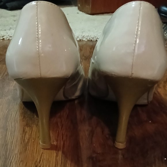Taupe color Heels - Picture 4 of 5